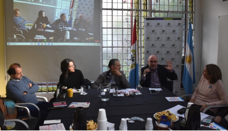 Mesa de trabajo con periodistas de Santa Fe